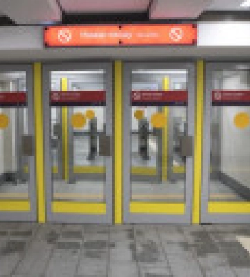 У столичному метрополітені облаштували точки з USB-зарядками: на яких станціях