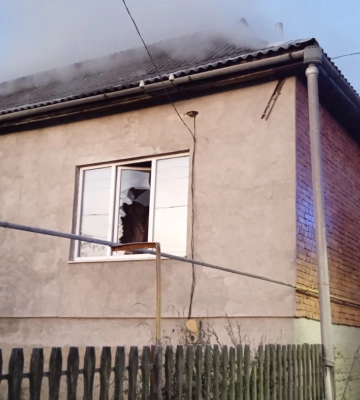 На Ужгородщині горів житловий будинок: загинув 55-річний чоловік (ФОТО)