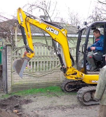 У волинському селі прокладають новий водогін