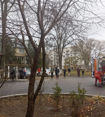 В Ізмаїлі з зачиненої квартири, де сталася пожежа, рятувальники евакуювали пенсіонерку