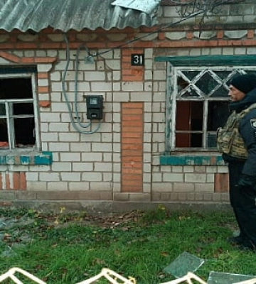 Під час обстрілу Нікопольського району поранено жінку: поліція документує наслідки ворожих ударів