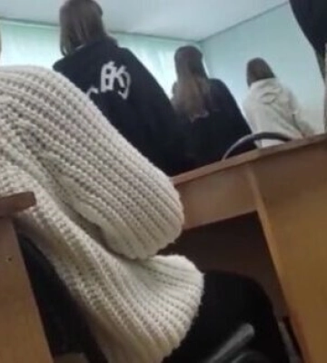 Девочка из Херсона, семья которой вынужденно эвакуировалась в Крым, отказывается в школе петь гимн оккупантов и нарисовала&amp;hellip;