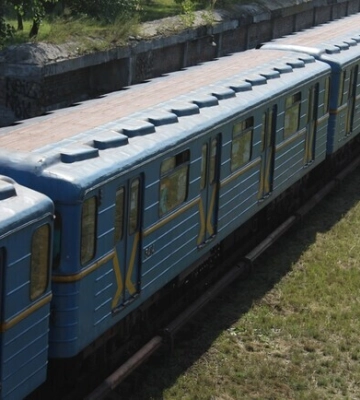 Отримай відповідь: на яких станціях метро у Києві можна зарядити телефон