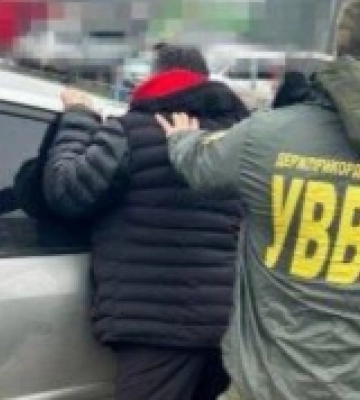 На хабарі затримали прикордонника, який допомагав у перетині кордону через «Устилуг»