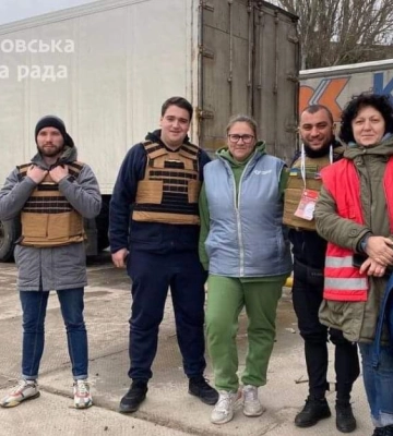 Волонтери Дніпра відправили до Херсона продукти харчування, аптечки та медикаменти