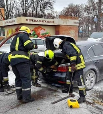 У Кривому Розі загорівся автомобіль