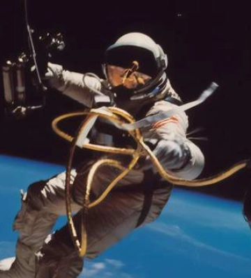 Должен выжить в пустыне и под водой: как в NASA определяют, кто станет астронавтом