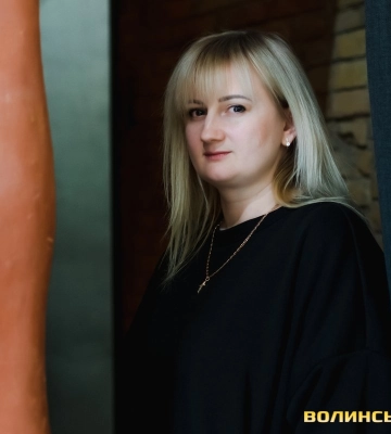«Близькі не знають, що в мене ВІЛ. Я це приховую». Розмова з інфікованим і луцькою фахівчинею з соцсупроводу людей із ВІЛ