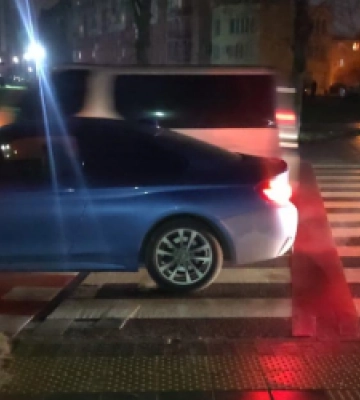 У Львові вчора ввечері під колеса автівок потрапили три пішоходи, серед яких літня жінка