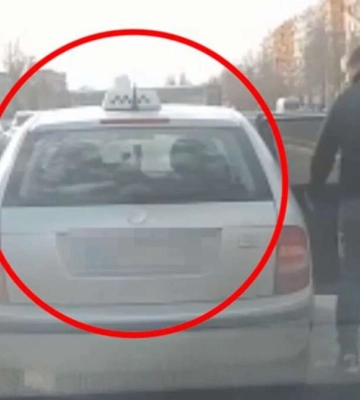 У Дніпрі поліцейський врятував чоловіка, у якого стався епілептичний напад. Відео