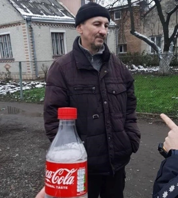 У Луцьку муніципали затримали чоловіка, який продавав сурогат