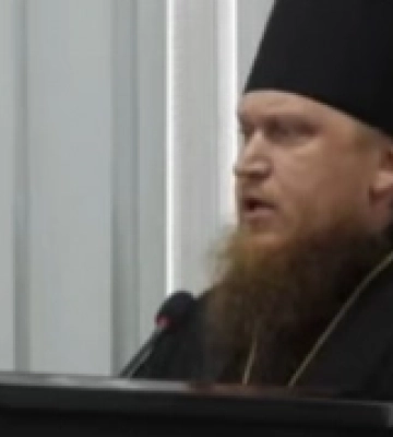 Священник, який у Рожищі сипав прокльонами, доводив депутатам, що УПЦ МП – не зрадники