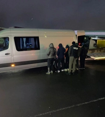 Працівницю візової агенції з Франківська затримали за переправку ухилянтів