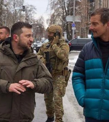 Бер Гріллс, що вчить виживати, прогулявся з Зеленським по Києву й погрівся у Пункті незламності