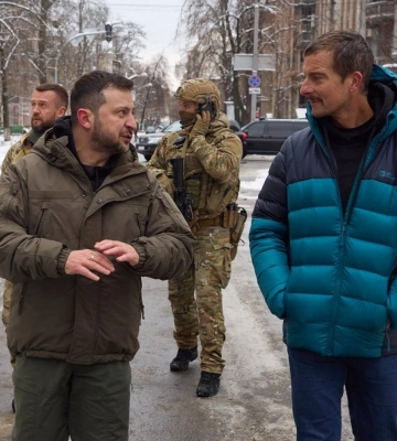 Зеленський зустрівся з британським ведучим шоу про виживання Беаром Гріллсом, фото