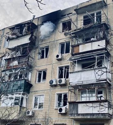 Війська РФ обстріляли Нікополь: зайнялася квартира, травмований 56-річний чоловік