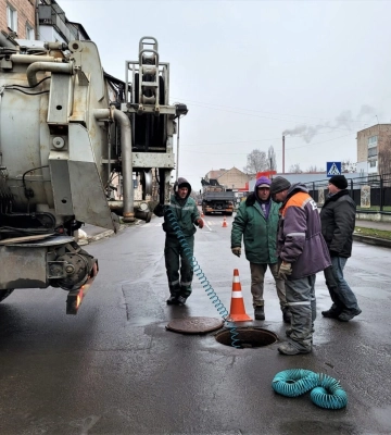 У Ковелі ремонтують водогін за новітньою технологією – без руйнування асфальту