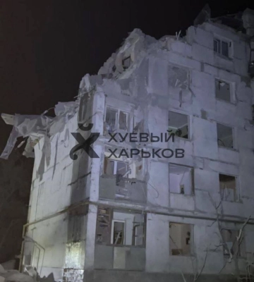 Ночью ракета разрушила многоэтажку в Чугуеве — соцсети (фото, видео)