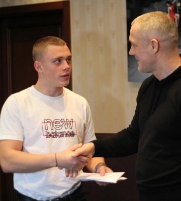Голова постійної комісії облради з питань сім’ї, молоді та спорту Михайло Кошляк привітав дніпрянина Микиту Засенка з перемогою&amp;hellip;