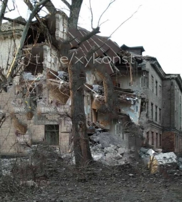 У Костянтинівці показали зруйновану після «прильоту» будівлю