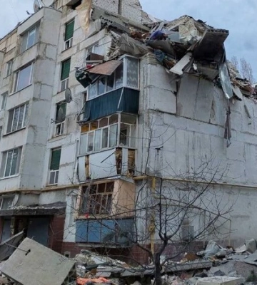 Харківщина: ракета влучила в багатоповерхівку, є постраждалі