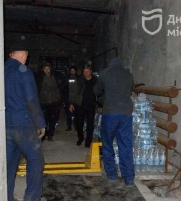 Олія, вода, консерви та інші продукти: Дніпро передав гуманітарну допомогу Херсону 