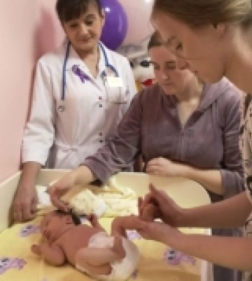 Як у Луцьку виходжують передчасно народжених дітей
