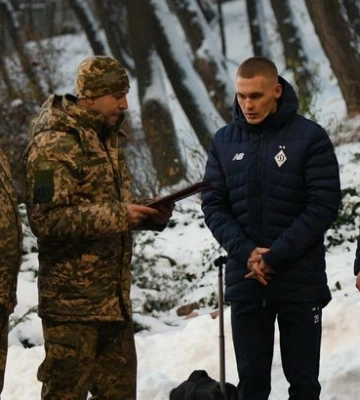 Гусєв та двоє гравців Динамо отримали подяку від військових