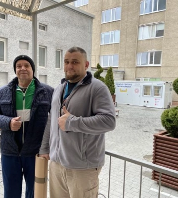 У Львові встановили протез чоловікові, який  голіруч виніс з городу 12 мін