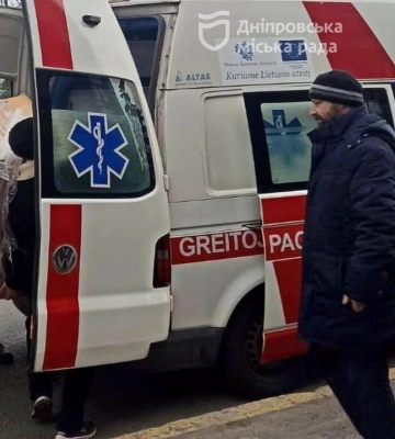 Волонтери Дніпра передали на фронт продукти та медикаменти