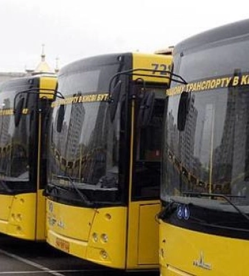 У столиці в суботу через ярмарки низка автобусів змінить маршрут