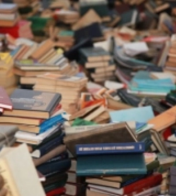 5 тонн книг російською зібрали у рівненській бібліотеці й передали на макулатуру
