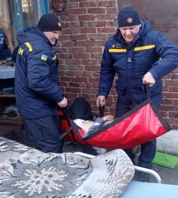 На Донетчине спасатели тушили пожары из-за обстрелов и вывозили раненых