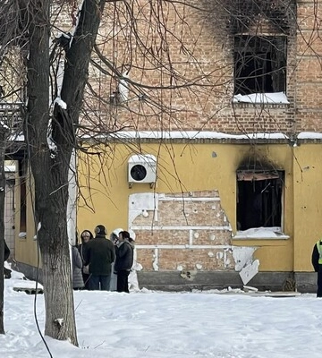 У Гостомелі невідомі зрізали графіті Бенксі