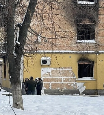 У Гостомелі вандали зрізали зі стіни будинку малюнок Бенксі