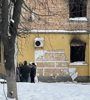 В Гостомеле вандалы срезали граффити Бэнкси