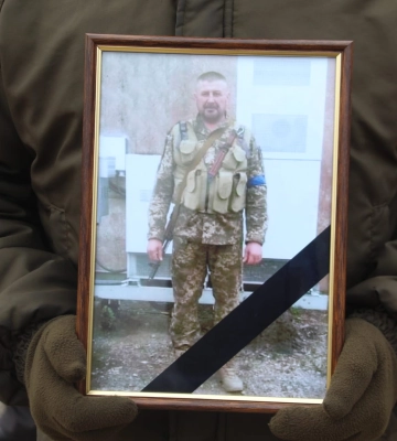 Залишилися мати і троє дітей: на Волині попрощалися із воїном Володимиром Яценюком