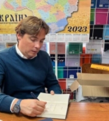 В Ужгороді стартувала акція «Письменник за прилавком»