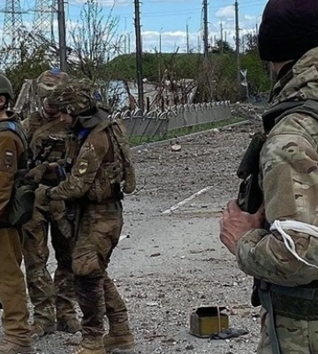 Прапор з підписом Залужного та військові трофеї: аукціон на підтримку маріупольських військових пройде у Львові