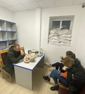 На Рівненщині у відділення поліції люди ходять заряджати телефони
