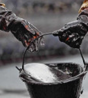 ЄС погодив обмеження ціни на російську нафту у 60 доларів за барель – журналіст