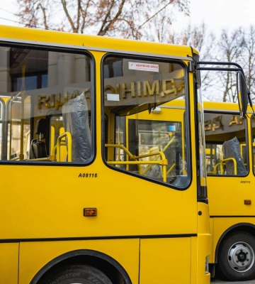 Для громад Дніпропетровщини придбали шкільні автобуси