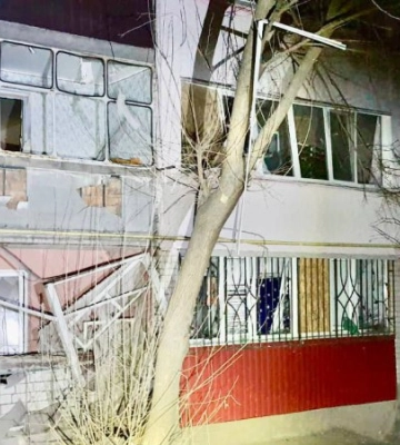 Унаслідок ворожого обстрілу Нікополя пошкоджено будинки, загорілася газова труба