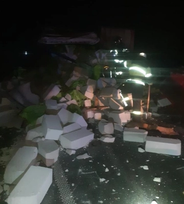 Два водії двох вантажівок загинули на місці: ДТП на трасі Київ-Чоп