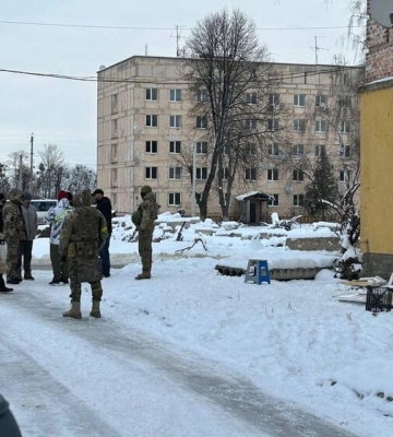 В Гостомеле показали, как сейчас выглядит рисунок Бэнкси, который вандалы срезали со стены обгоревшего дома. Фото