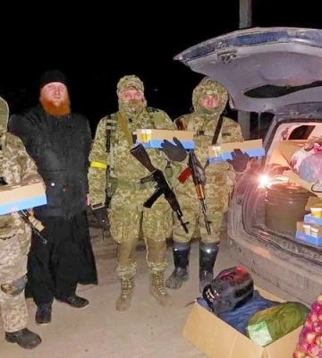 В епархиях УПЦ поддерживают украинских воинов, беженцев и нуждающихся