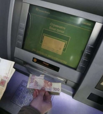 Як дніпряни можуть зняти гроші без банкомату