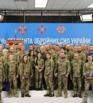 Танкіста з дніпровської 93-ї ОМБр «Холодний Яр» нагородили Золотим хрестом