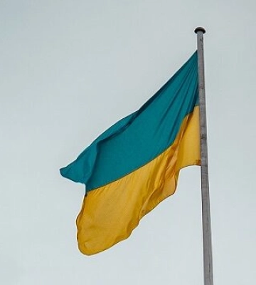 ВІДЕОФАКТ. На лівому березі Херсонської області ЗСУ підняли перший у 2022 році прапор України