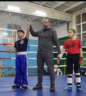 Посвятил победу отцу: юный спортсмен из Днепра победил на областном чемпионате по кикбоксингу